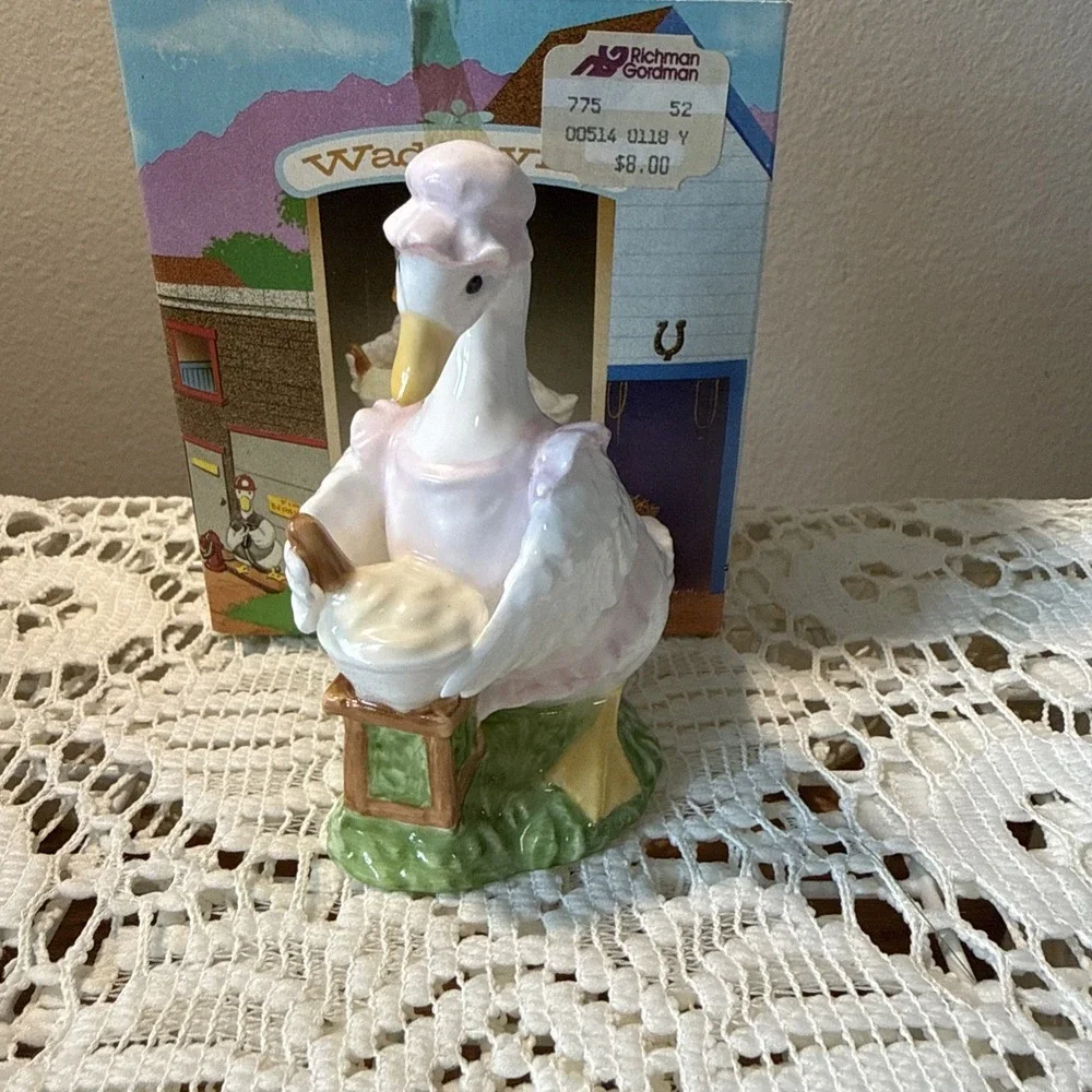Mother Goose Baker Waddleville Country Porcelain Figurine 4